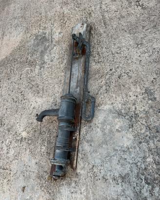 Pompa a mano per acqua in ghisa prezzo trattabile