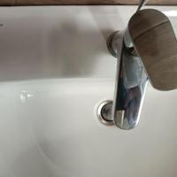 Lavandino più rubinetto