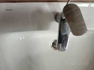 Lavandino più rubinetto