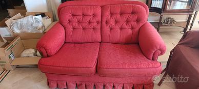 Coppia di divani 2 posti tessuto damascato rosso