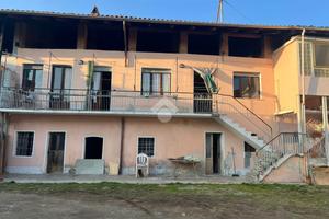 CASA SEMINDIPENDENTE A LUSIGLIÈ