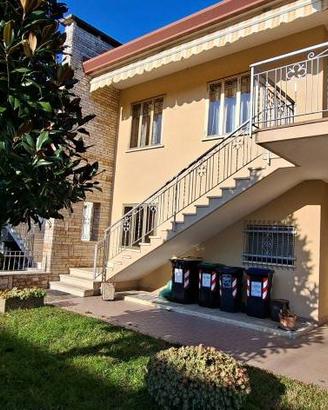 Villa di 264 m² con più di 5 locali e box auto dop
