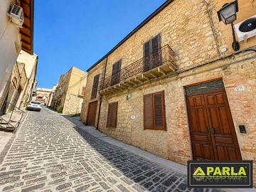 Casa indipendente di 334 m² con più di 5 locali e 