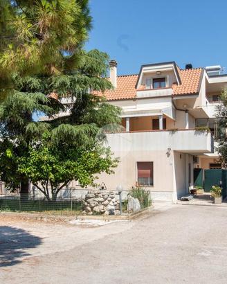 5 LOCALI A SAN BENEDETTO DEL TRONTO