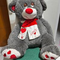 Orso San Valentino con Sciarpa Rossa e Bianca