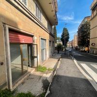 Locale commerciale via aurelia