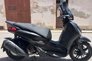 Beverly 300 Deep Black