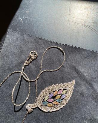 Collana con foglia argento