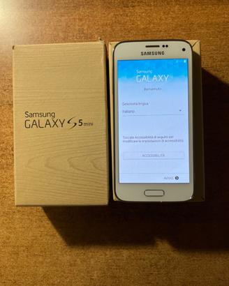 Samsung Galaxy S5 mini + Nokia 3720 + Nokia 6303i