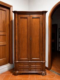 Armadio in legno massello stile classico