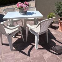 Set tavolo pieghevole con 4 sedie da giardino