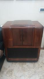 mobile radio con giradischi vintage 