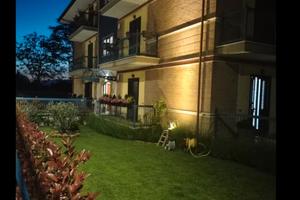 Appartamento con terrazzo e doppio giardino