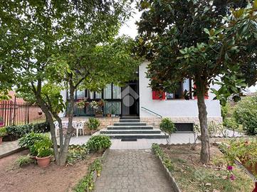 CASA INDIPENDENTE A SEZZADIO