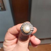 anello in oro bianco con brillanti e perla natural