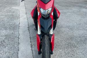 Hypermotard 821