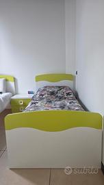 Letto e comodino camera da letto