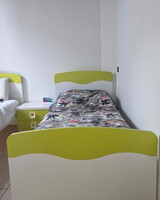 Letto e comodino camera da letto