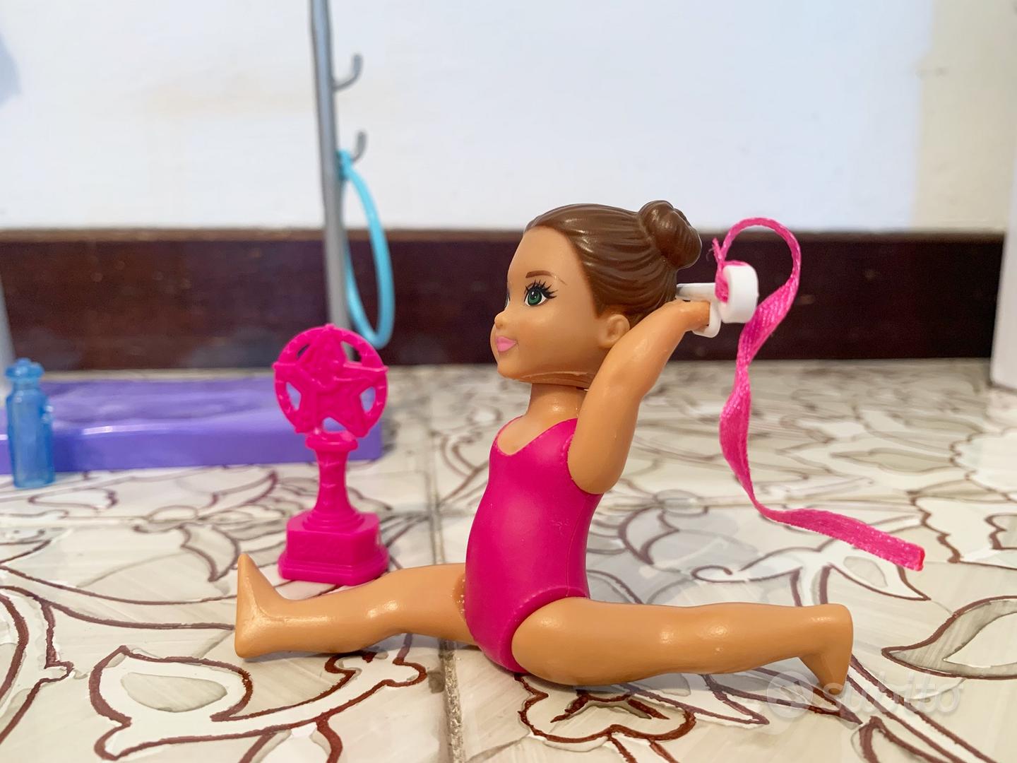 Barbie ginnasta, trave, parallele,nastro, 2 Barbie - Tutto per i bambini In  vendita a Como