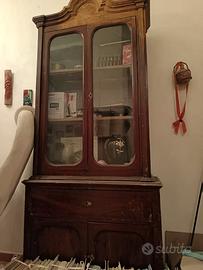 Vetrina e cassettiera d'epoca