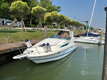 Bayliner 2755 con Mercruiser diesel 200 per