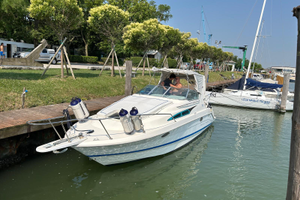Bayliner 2755 con Mercruiser diesel 200 per