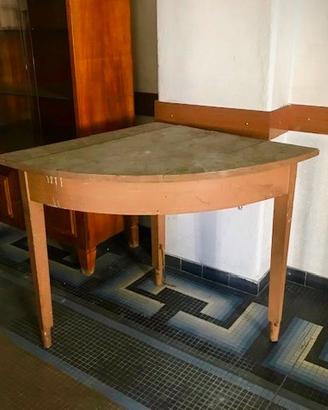 Tavolo triangolare 3 gambe in legno massiccio