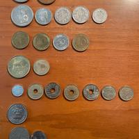 Gruppo di 23 monete estere di circa 40 anni fa
