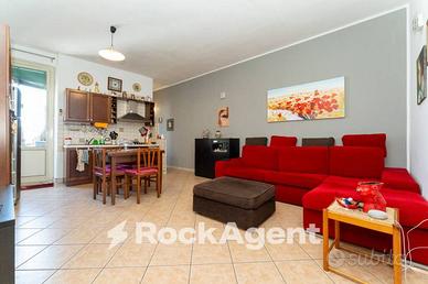 TRE VANI CON TERRAZZA - PICANELLO VIA WRZI'