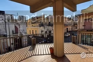 Appartamento 7 vani con garage a Giarre centro