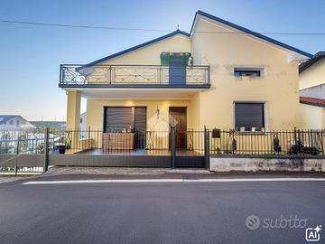 VILLA SINGOLA A ADRO