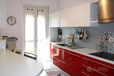Appartamento di 160 m² con 4 locali e box auto a V