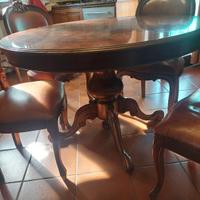 Tavolo in noce massello con 4 sedie