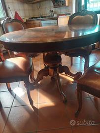 Tavolo in noce massello con 4 sedie