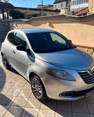 Lancia Ypsilon 1.2 69 CV 5 porte S&S Silver