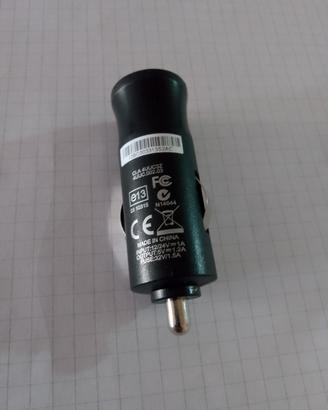 caricabatteria auto per  telefonino