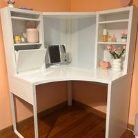 scrivania  ikea angolare 