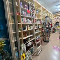 arredamento completo negozio 