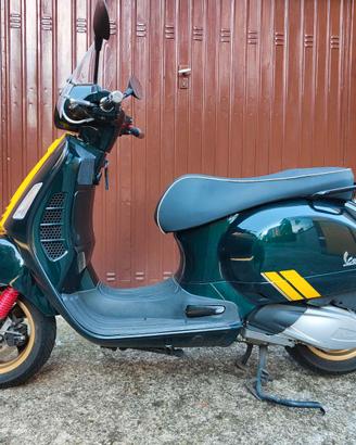 Vespa 300 GTS racing super sixty