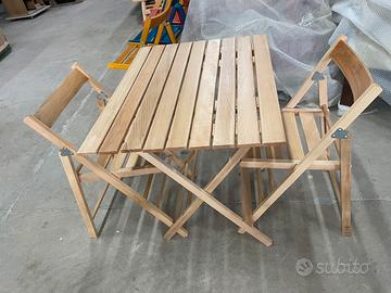 Set 1 tavolo e 2 sedie color legno pieghevoli