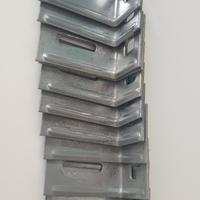 Giunzioni o staffe per mensole e pensili 