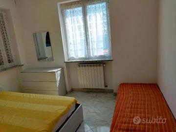 Camera matrimoniale contenitore, piu 2 materassi