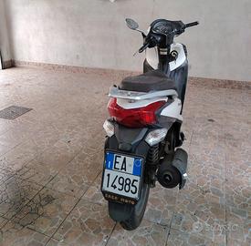 Scooter , People one Acireale 