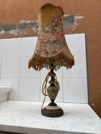 Lampada da tavolo liberty con paralume floreale