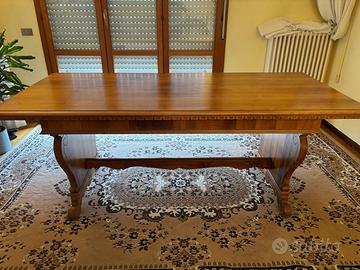 Tavolo da sala + credenza + sedie