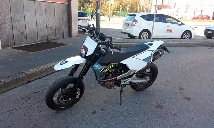 Husqvarna 701 Supermoto - 2022