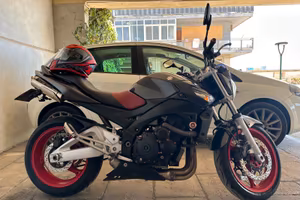 Suzuki GSR 600 Yoshimura