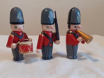 3 soldatini in legno epoca