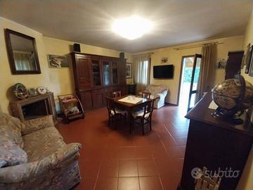 Rustico / Casale di 582 m² con più di 5 locali a N