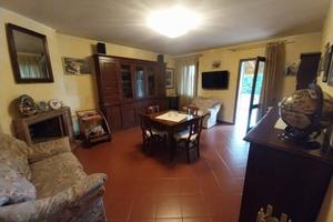 Rustico / Casale di 582 m² con più di 5 locali a N